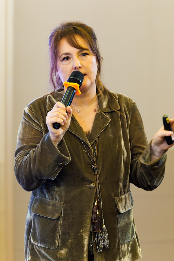 Нина Литвинова на сцене SalonWeek Moscow 2026