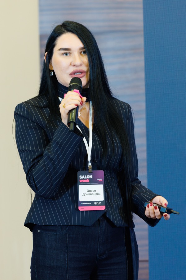 Олеся Донковцева на сцене SalonWeek Moscow 2026