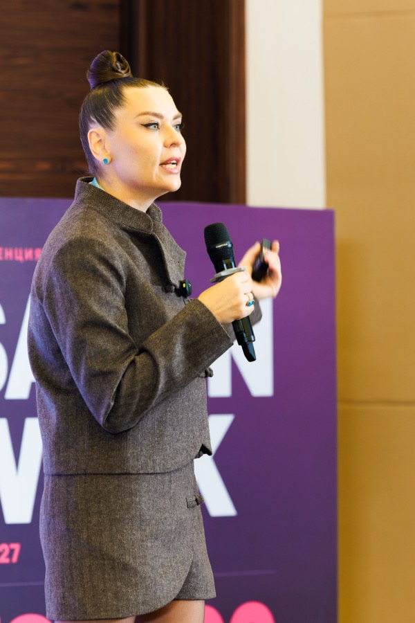 Инна Морозова на сцене SalonWeek Moscow 2026