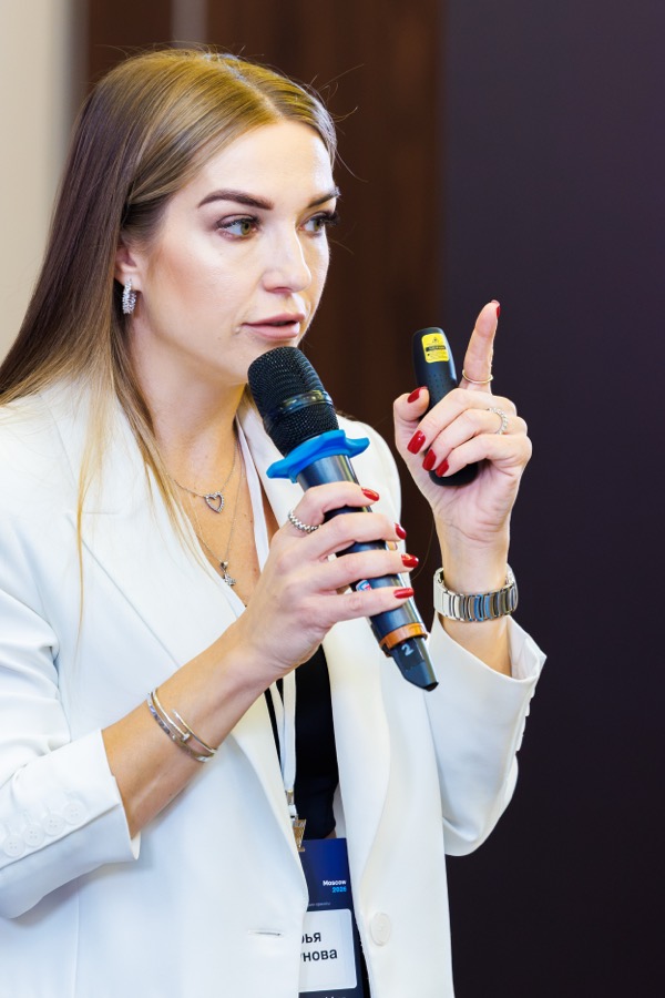 Дарья Морунова на сцене SalonWeek Moscow 2026